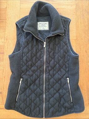 Abercrombie & Fitch Quilted Fleece Vest - Charcoal Gray